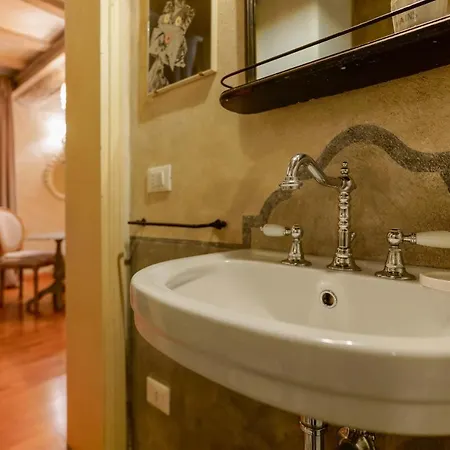 Gallery By Lesdomus Болонья