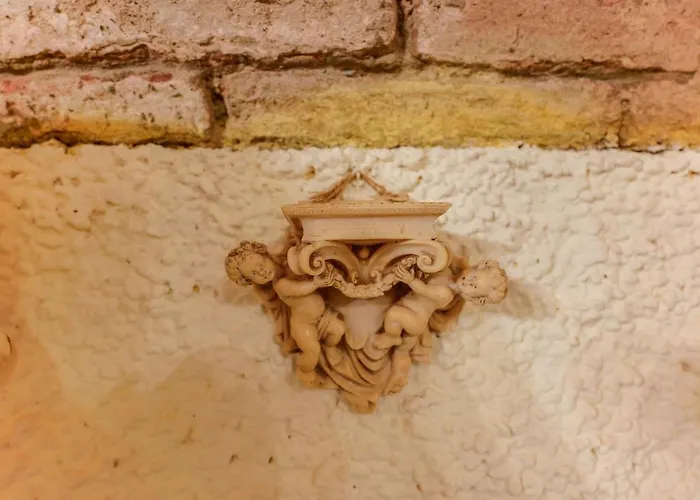 Gallery By Lesdomus بولونيا